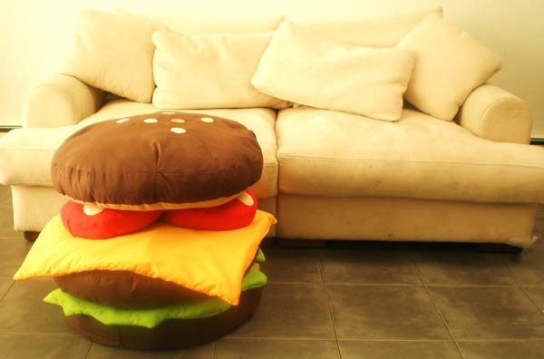 Красочная подушка-гамбургер