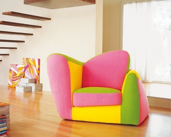 Кресло с ярким дизайном