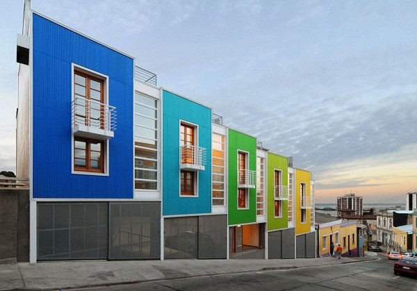 Красочный жилой комплекс в Чили